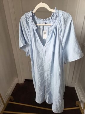 Old Navy Light Blue V-Neck Smocked Short-Sleeve Dress